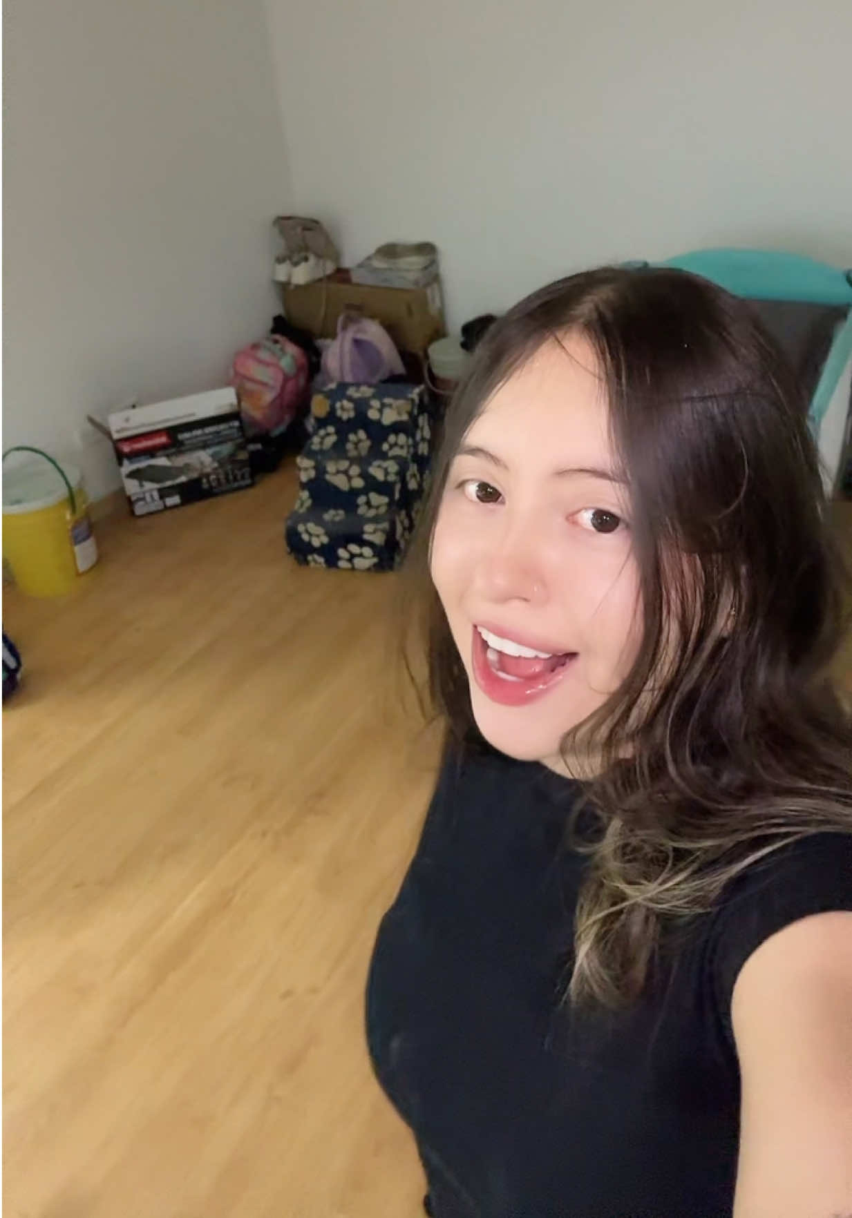 A post by @daniela_giraldo1 on TikTok caption: Pista de la noticia mientras ellos duermen jajaj 🥹❤️😭 #giraldos #fyp 