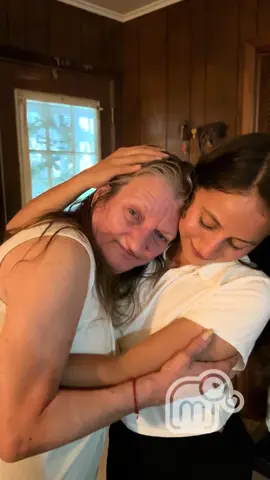 A post by @mariajessica16 on TikTok caption: Priemer día en los yunaites, lleve a mi hermana a conocer mis vecinos. #blog #familia @Jazmin Mendoza 