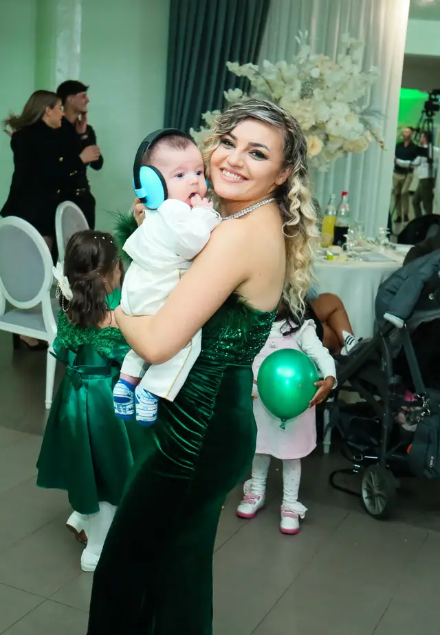 A post by @elenaan32 on TikTok caption: Viața mea toată #viralvideo🔥 #💙💙 #🥰😍😍 
