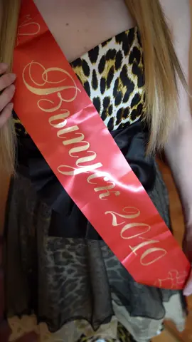 A post by @polssau on TikTok caption: ЕСЛИ БЫ Я ВЕЛА БЛОГ В 2010😍