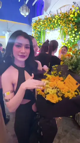 A post by @leakdrama on TikTok caption: 🌻❤️