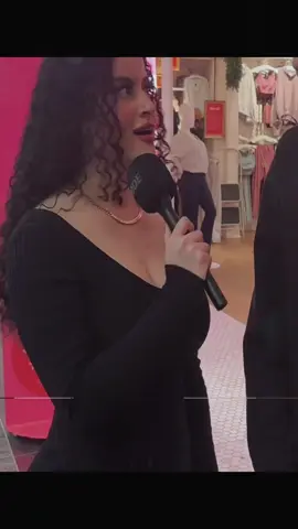 A post by @siarlyortiz77 on TikTok caption: No pudieron adivinar mi edad para un nuevo Iphone 15 pro max 1TB 😂😂😂