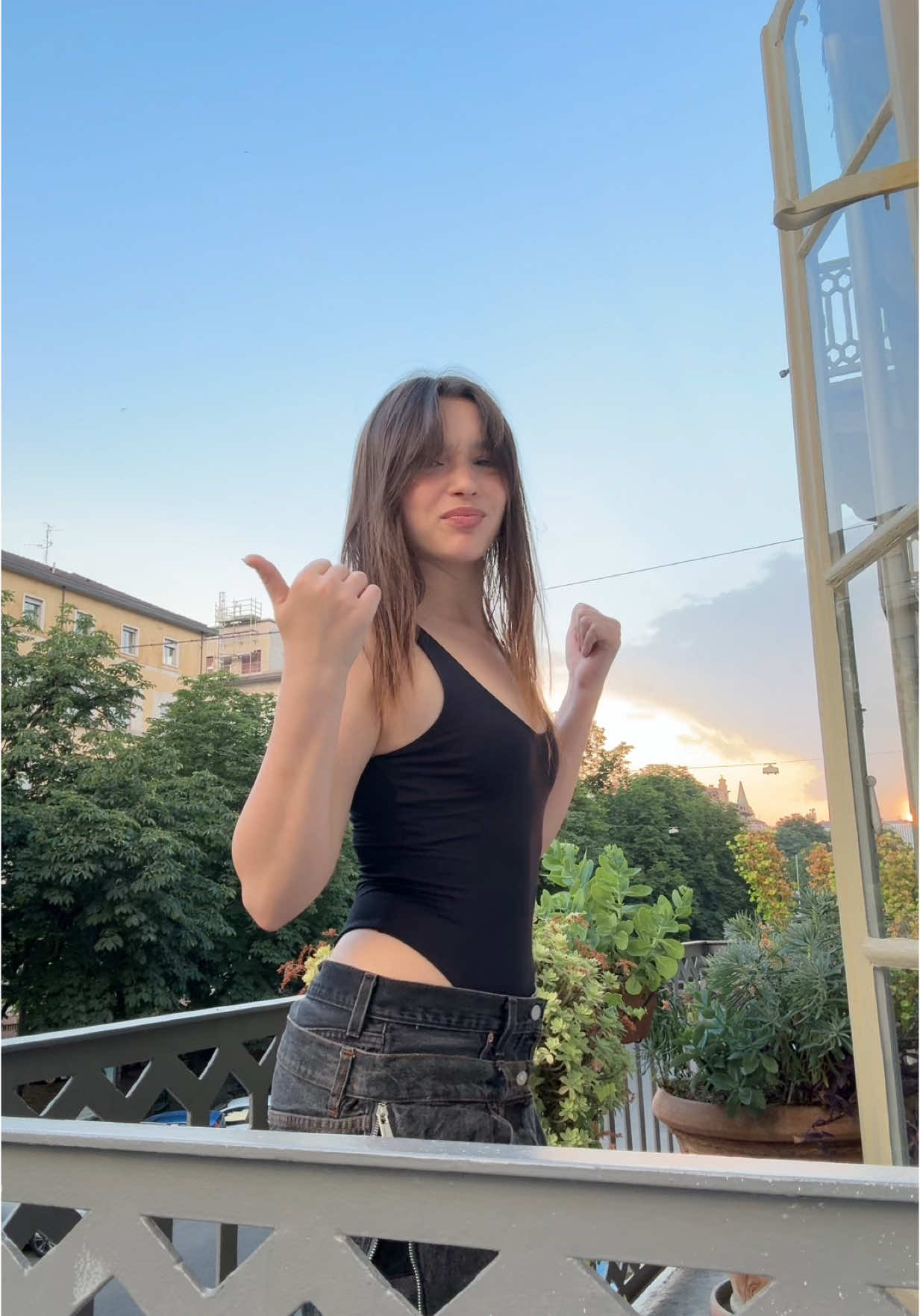 A post by @sarah.toscano on TikTok caption: è una savaaaanaa dentro di mee