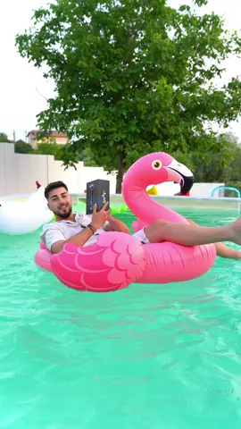 A post by @patrickdeac on TikTok caption: o puteți găsi pe www.shav.ro 👈🏼 | @Shav  | #summer #shav #pool 
