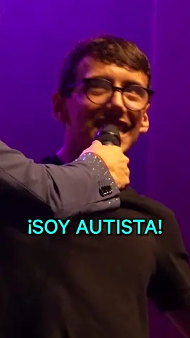 A post by @juandavila__ on TikTok caption: ¡Compartid para darle visibilidad porque est@s chic@s y sus familias son un@s espartan@s! #autismo #comedia #juandavila #comediante #humor #humorenespañol #monólogo #humortiktok #comicoespañol #monólogos 