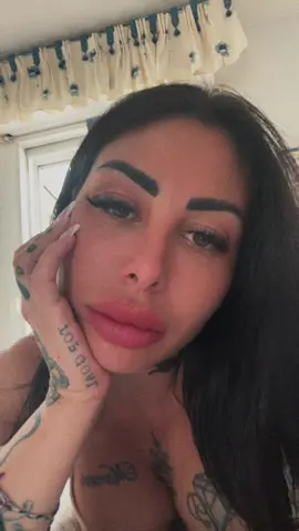A post by @alessiaellereal on TikTok caption: M sfasterj 
