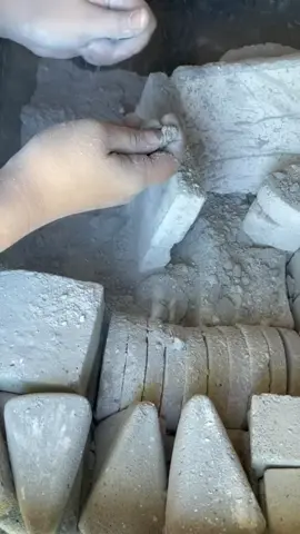 A post by @reeves.asmr on TikTok caption: #gymchalkasmr #reevesasmr #fyp #asmr #gymchalk #asmrsounds 