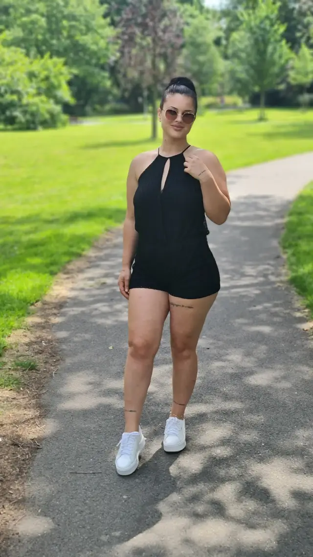 A post by @ionela.florinela on TikTok caption: 🤭