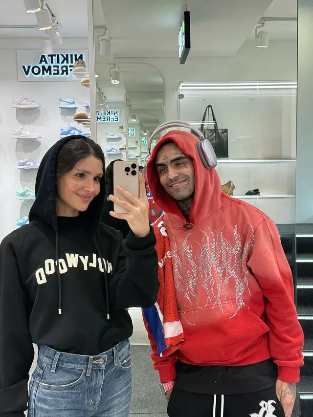 A post by @dina on TikTok caption: ну что 