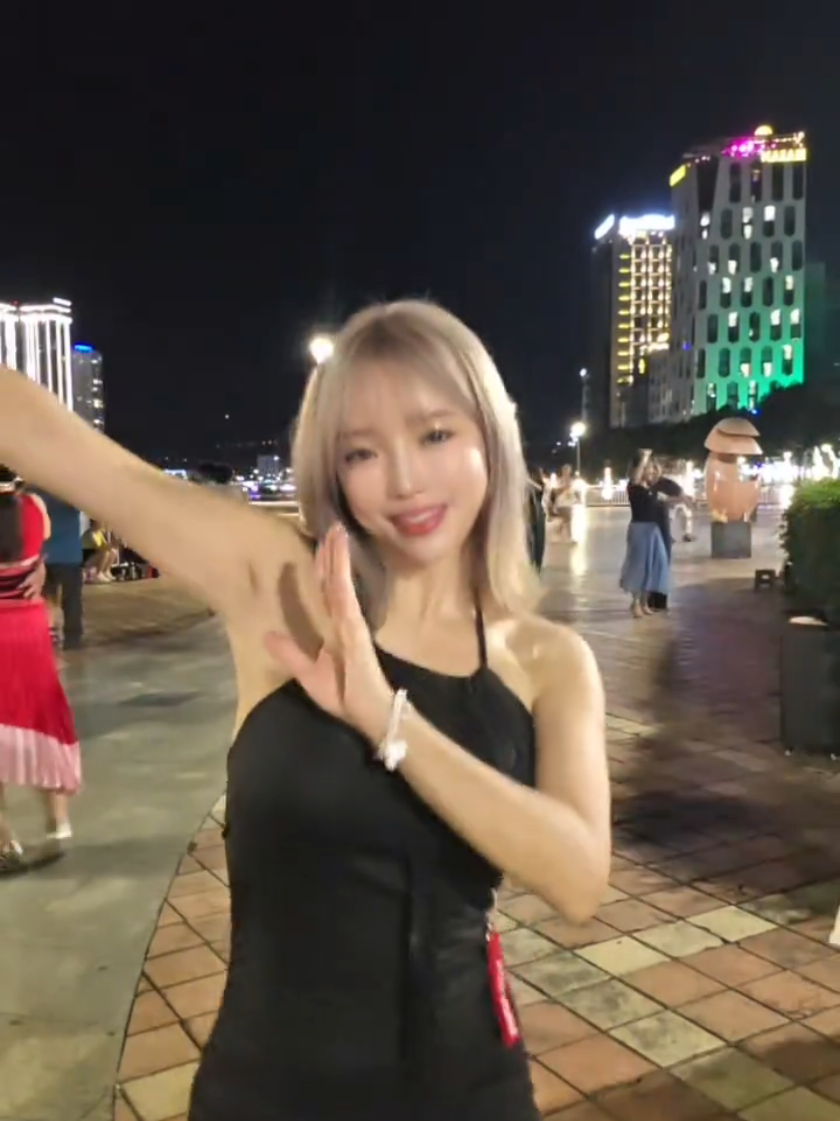 A post by @daly2828 on TikTok caption: Dance that's popular again ❤️