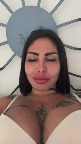 A post by @alessiaellereal on TikTok caption: A gent adda parlá 😂😂 