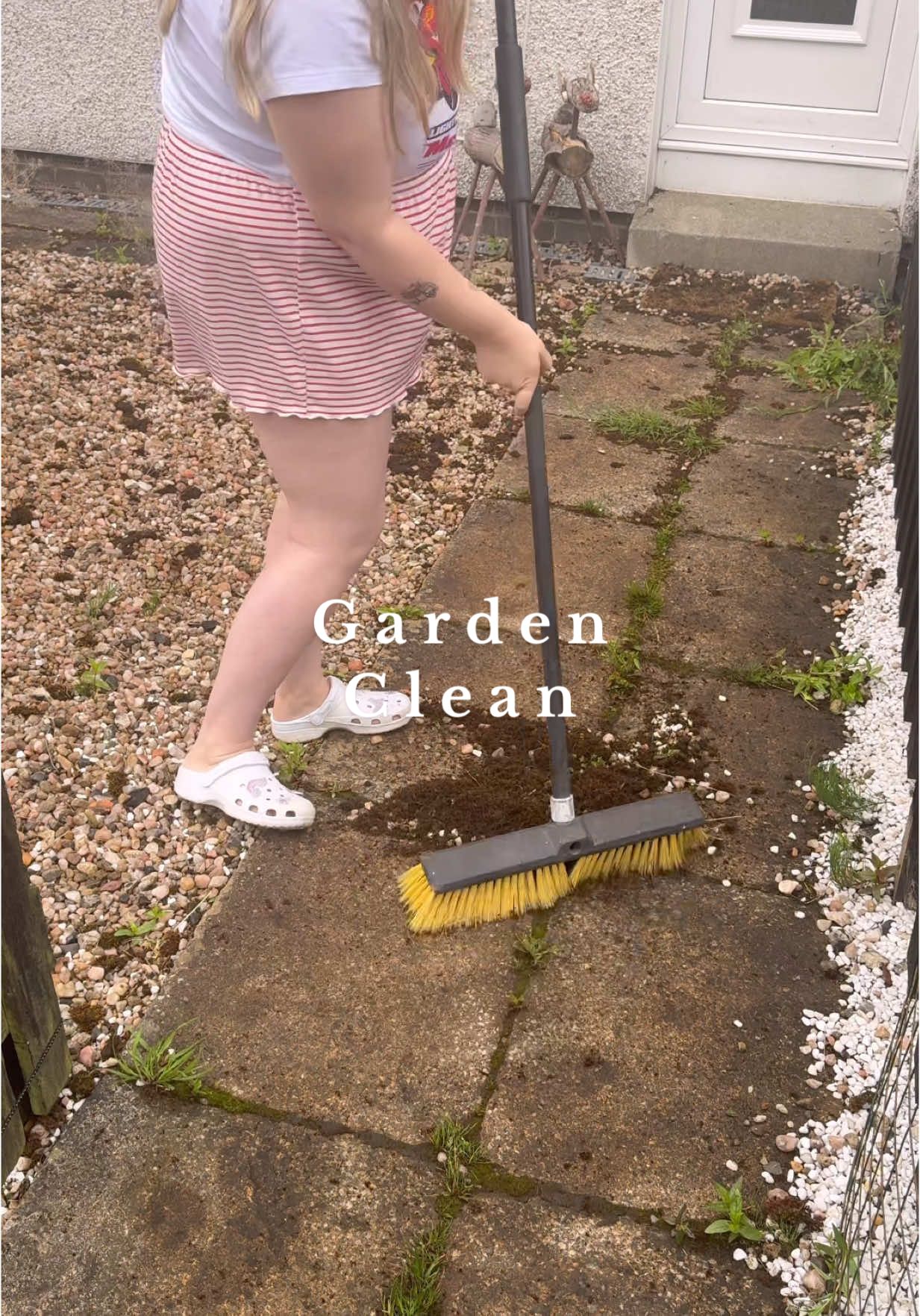 A post by @ on TikTok caption: Garden aftermath 😫 #homewithchloex #cleanfluencer #CleanTok #cleaninguk #cleanwithme #cleaningmotivation #pregnancytiktok #organisedhome #gardenclean  