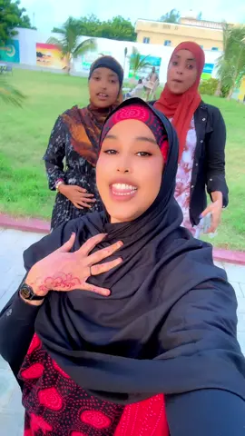 A post by @miss_fardax on TikTok caption: Misanka culus oo wadajooga😂😂🤟#missfardax #kutubeeyxamuud @Ilhaannita @zaki qoox,🎥🇸🇴 