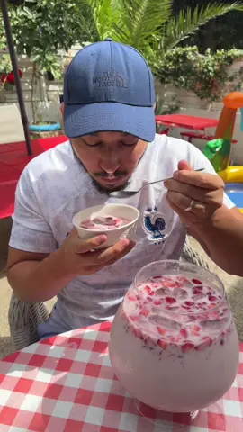 A post by @cestarpinbon on TikTok caption: Vous connaissez le nom de cette magnifique boisson ??? 🍓🍓 #recettes #ideerecette #recettesimple #recetterapide #recettefacile #recettefacileetrapide #recettesimpleetrapide #tiktokfood #cestarpinbon 