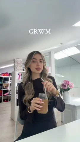 A post by @nerea.laandaa on TikTok caption: simplemente ✨life its worth living✨ cuando los dias son así 🤍 (yo se que mis chicas me entienden) 🎀 y más aún cuando uso mis favs de @Guerlain 🫶🏻 amo demasiado!! publi #nerealaandaa #grwm #terracotta 
