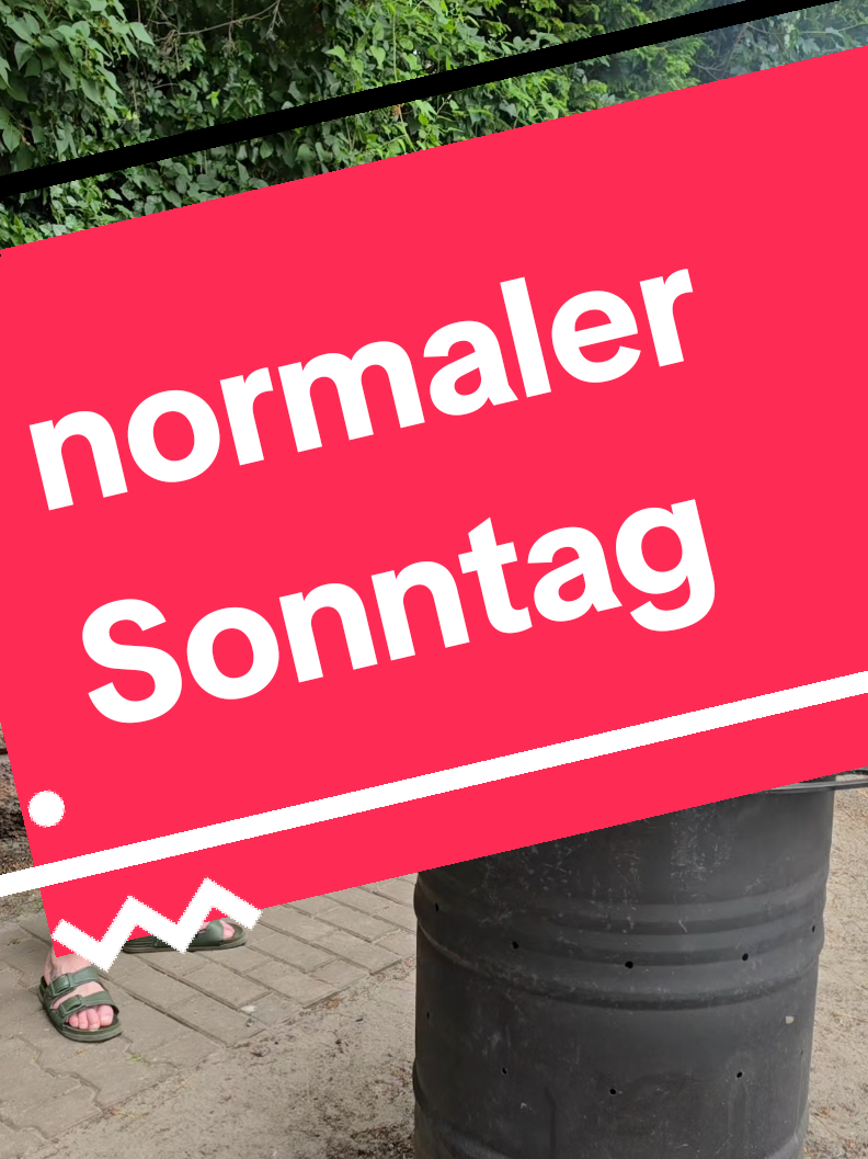 A post by @dergrillcommander on TikTok caption: ❗️normaler Sonntag❗️ Grillerchen und Bierchen. #dr #sexy😍🤤😍 #hot #hasseröder #manni #♥️ 