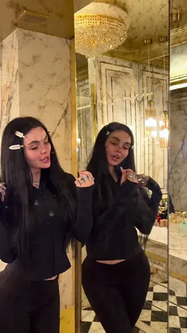 A post by @zusjeofficial on TikTok caption: 👯‍♀️