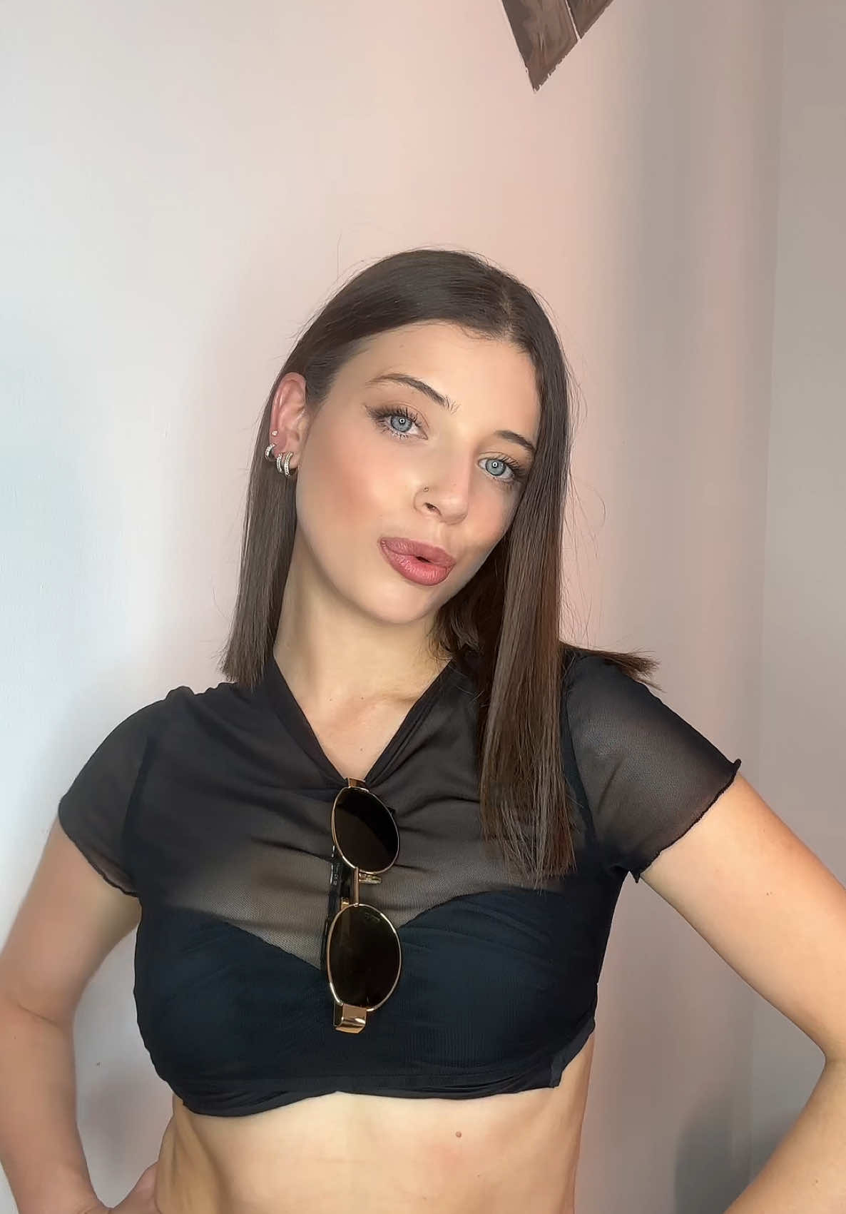 A post by @micolinicole on TikTok caption: Se tutto il mondo gira tu rimani il mio centro 🤫 ps : sono in costumee 
