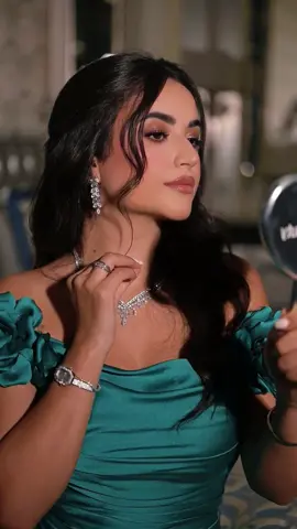 A post by @yaraaziz on TikTok caption: لوك مبارح🥰❤️@Melad Photography @MRYMAKEUP  #دبي #يارا_عزيز #yara_aziz 