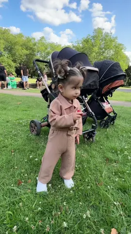 A post by @isa.isabella1 on TikTok caption: ❤️