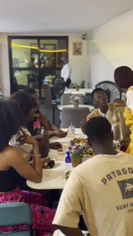A post by @gambaloucamara1 on TikTok caption: #comedyvideo vous allez lire l’heure aujourd’hui 😂😂😂#tiktok224🇬🇳🇬🇳🇬🇳🇬🇳🇬🇳 