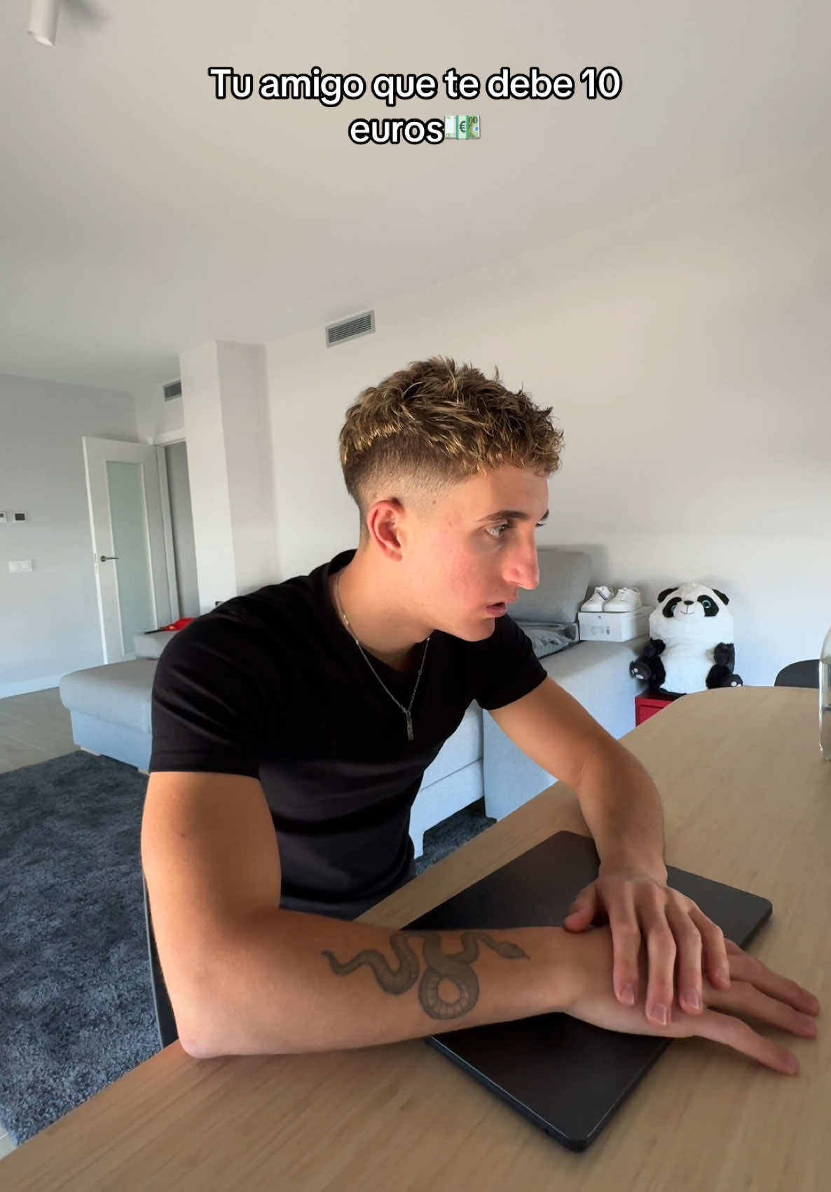 A post by @jonata_26 on TikTok caption: 2.4M en Instagram?💙