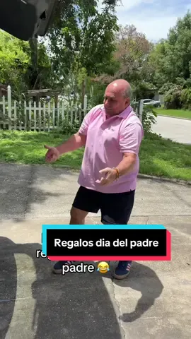 A post by @los_chicaneros on TikTok caption: Mi papá con sus regalos del día del padre