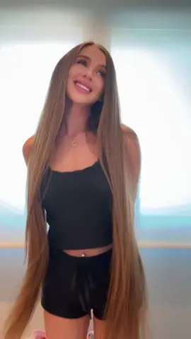 A post by @ladydianka on TikTok caption: Я похожа на latinas ? 🙈💋 