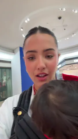 A post by @nicoleagnesii2 on TikTok caption: Vamos a comprar los regalos del día del padre! 👌🏽❤️ #nicoleagnesi #papasjovenes #fyp #ginebrajoyeria 
