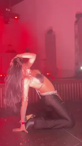 A post by @itsthecrazylatina on TikTok caption: #cumpleaños #29 #superstar 