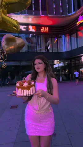 A post by @ttimarr on TikTok caption: صرت 21🙆🏼‍♀️🥳  #تيمار 