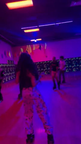 A post by @rollinwithnunu on TikTok caption: Backwards>>#rollinwithnunu #fyp #rollerskating #trending #viral #foryoupage 