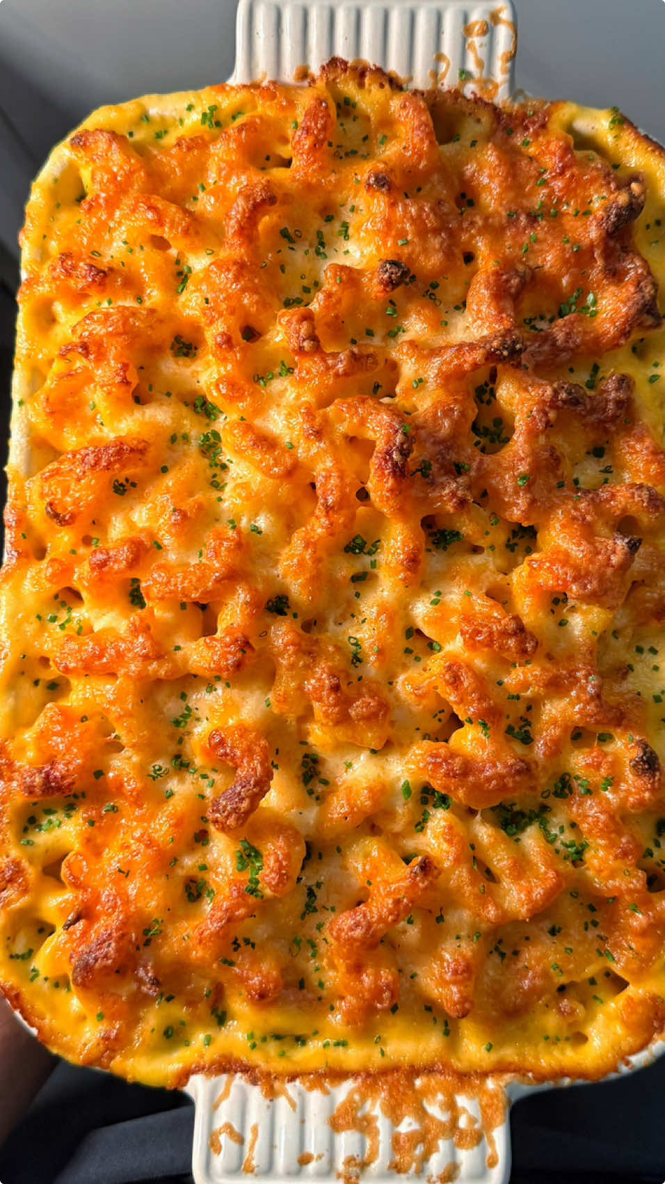 A post by @notorious_foodie on TikTok caption: The Ultimate Mac & Cheese 😍🧀  - full recipe now up on Substack, link in bio #pasta #macandcheese #cheese #comfortfood #homecook #asmrfood #foodtok #cooktok 