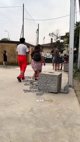 A post by @nenenicoo on TikTok caption: POV: sei una zia pronta a tutto 😂 #help #pov #😂😂😂 