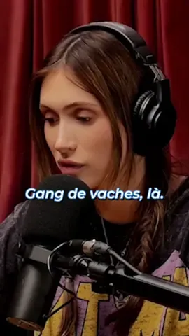 A post by @lysandrenadeau on TikTok caption: je commence le tiny town challenge dans les sims 4 🤭🏡 💫 épisode 1 dispo maintenant sur ma chaîne youtube – à suivre chaque dimanche 15h