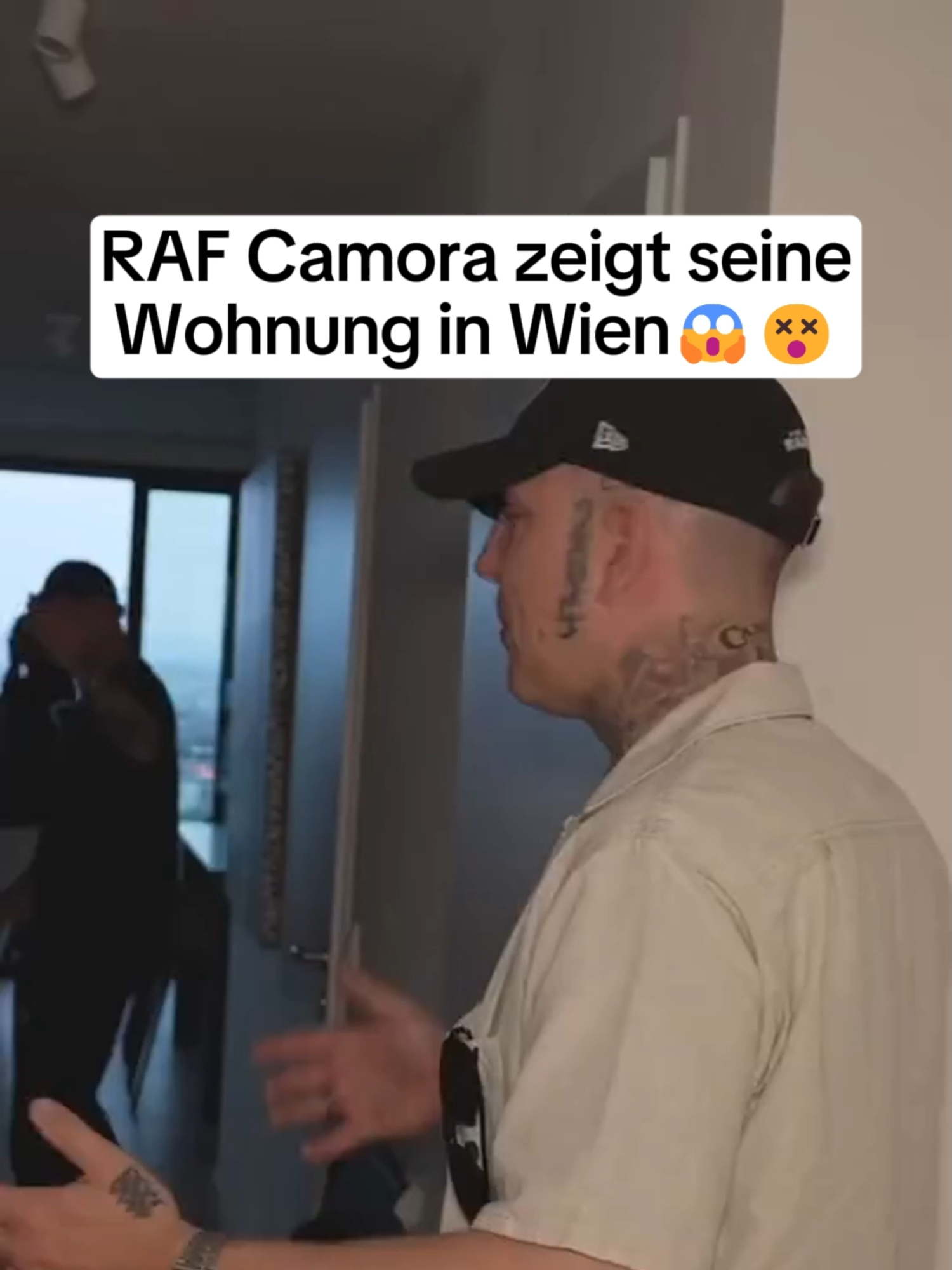 A post by @montanablackclips on TikTok caption: RAF Camora zeigt seine Wohnung in Wien😱😵 #monte #montanablack #montanablack88 #stream #highlight #special #leak #statement #realtalk #musik #Rap #rafcamora #wien #gangsta #twitch #live #tour #city #stadt #tattoo #wohnung #wien #tour #wohnungstour #skyline #blick #view