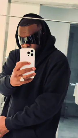 A post by @gims_off on TikTok caption: AIR FORCE BLANCHE  🌟  Vendredi 20 Juin X JUL  @maximum beats 🎹  #gims 