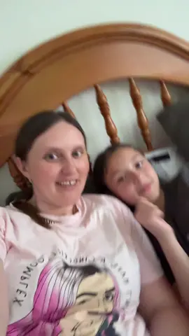 A post by @mari23079 on TikTok caption: #mamasifiica #mamicade4💙💙💖💖 #england @Andreea Bratie @Luci 