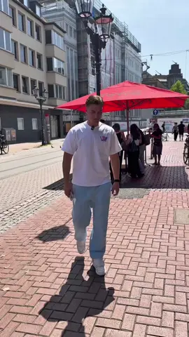 A post by @riitoonn on TikTok caption: @crustyslices | by Enes Seker 
