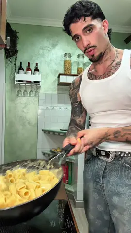 A post by @manny_hp on TikTok caption: Carbonara ASMR