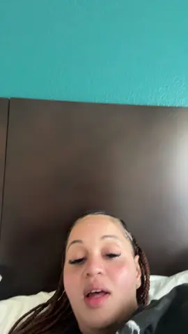 A post by @dontcallmewhitegi on TikTok caption: I’m in Chicago tonight at the Comdey bar 