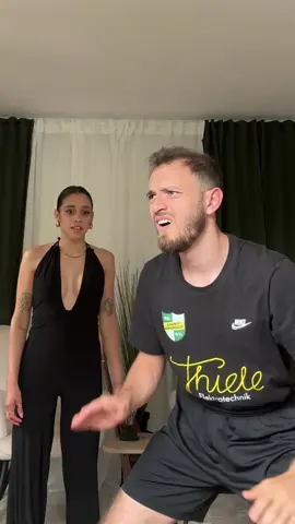 A post by @samuelbartz on TikTok caption: Was meint ihr wo es ist? #comedy #explore #explorepage @Nicole Alaña 