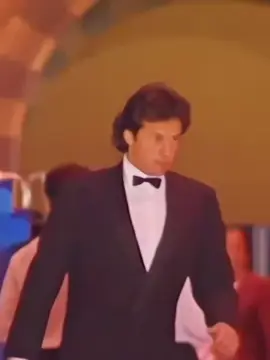 A post by @ptiofficial on TikTok caption: اس سات دہائیوں پر مبنی گندے نظام کو جو ٹکر اکیلے عمران خان نے دی ہے وہ تاریخ میں ہمیشہ یاد رکھی جائے گی۔ #قید_تنہائی_کا_ٹارچر_نامنظور  #ReleaseImranKhan 