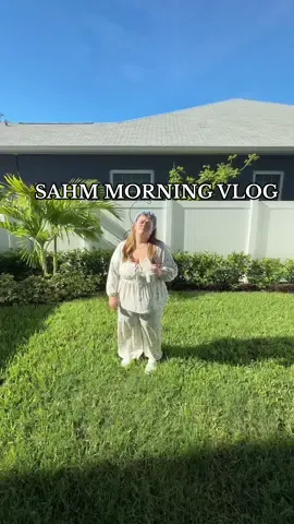 A post by @_samanthajo_ on TikTok caption: Another morning, another vlog 🌞🦢🥝🩰 #morningvlog #momsoftiktok #firsttimemom #sahm #dayinmylife #youngmom #morningroutine 