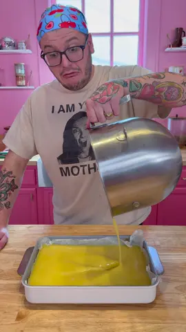 A post by @trashyqweenz on TikTok caption: Lemon bars? More like lemon stars 🤩 #lemonbars #bakingrecipe #baketok 