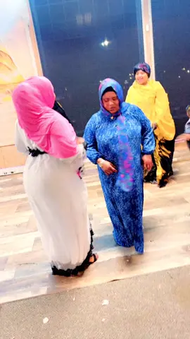 A post by @abaayhawosalah on TikTok caption: #❤️❤️❤️ #love #family #somalitiktok #labcreativo 