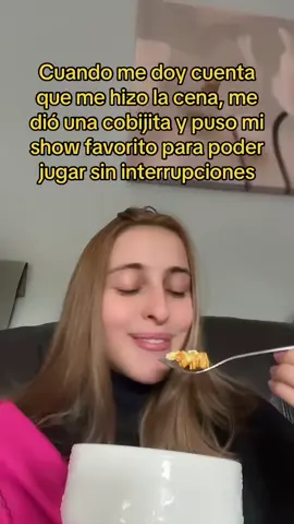 A post by @kimmigneault on TikTok caption: Sospechoso👁️👄👁️ #humor #novios #pareja #kimrixs   