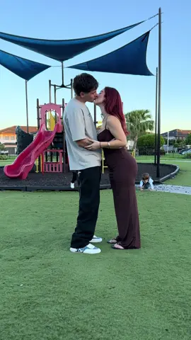 A post by @augustogimenez on TikTok caption: Celoso de papá 