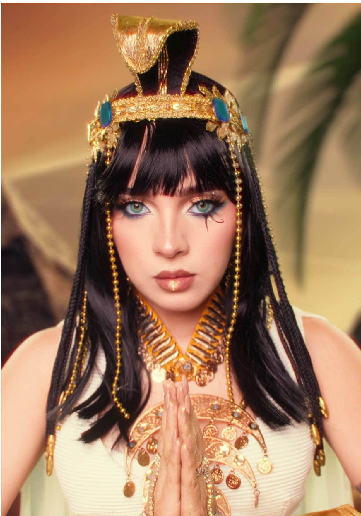 A post by @dayanaraurios on TikTok caption: Me ha encantado ver todas las versiones del trend de Cleopatra, hay demasiado talento!⚱️💛 #cleopatra 