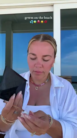 A post by @_catben_ on TikTok caption: no-makeup makeup look with an ocean view yesss plzzz☀️💋 #asmrsounds #grwm #beachmakeup #momlife #nomakeupmakeup #summer #vacay #momlife 